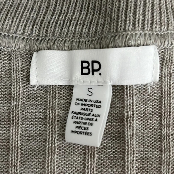 BP V Neck Ribbed Knit Crop Sweater in Gray - NEW - Size Small - Picture 5 of 7
